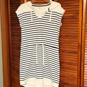 Sporty dress with hood!